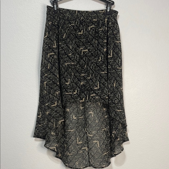 Forever 21 Dresses & Skirts - Forever 21 Black and Beige High-Low Midi Skirt Size Medium Waist 14” No Stretch